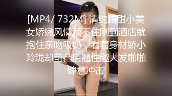 KTV女厕全景偷拍俩闺蜜轮流来尿尿 黑衣妹给闺蜜说“遇到个变态吧菊花给干翻了”