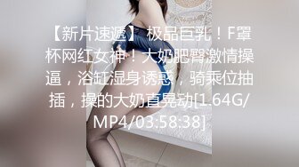 餐厅女厕超近距离偷拍眼镜妹嘘嘘 小嫩B刚刮过B毛