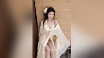 美女3P 被三根大肉棒连续轮流无套输出 以精液作润滑 操的骚逼精液白浆满天 还每人内射两次 爽翻了