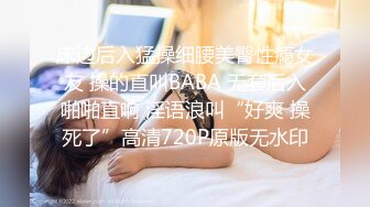 短发人妻母狗少妇，束缚着骚奶子让大哥后入草屁股