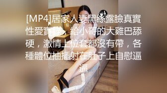 精致五官漂亮女孩被猪头男友泡到了，周末闺房啪啪响，抽插的好羡慕呀！