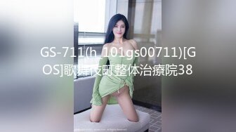 大哥太牛逼了，明目张胆的偷拍女厕都被几个漂亮女生发现，居然还发出淫荡的笑声