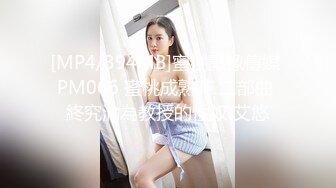 长发尤物美少妇，第一视角全裸露脸自慰道具特写深插塞的满满的白浆很多