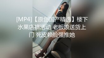 真实良家小少妇露脸激情大秀直播诱惑狼友，在狼友的指挥下漏出骚奶子自慰逼逼，特写展示骚遍家里每一间屋子