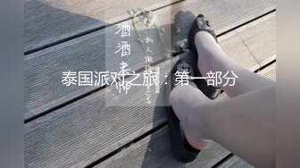 【露出网红❤️极品身材】顶级露出艺术家『娜娜』九月最新私拍 地铁户外 人前露出 乘客都看傻眼了  (1)