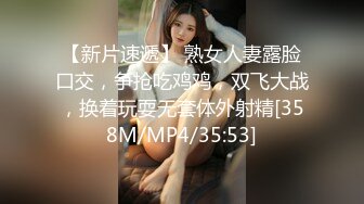 邻家妹妹型乖巧美女，难得露逼诱惑，撩起裙子没穿内裤，掰开粉嫩小穴，翘起美臀太诱人