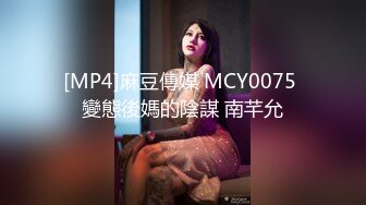 [MP4/ 303M]&nbsp;&nbsp;哥哥的小骚宝贝，无毛白虎丝袜高跟情趣肚兜勾搭送快递的小哥，交足交舔蛋蛋好骚