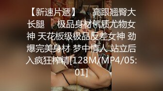 路边公厕全景偷拍几个出来散步的美女少妇 各种肥美的鲍鱼完美呈现 (2)