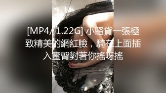 大表姐和小表妹一个房间内被蒙面大哥爆草蹂躏，多体位爆草抽插，沙发上玩弄淫声荡语浪叫不止精彩不要错过