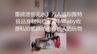 开档牛仔裤清纯又骚美女，和男友居家操逼，舔屌吸吮口活很棒，肥穴骑乘自己动，正入边操边揉阴蒂，搞得美女爽歪歪