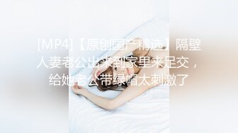 《民宅极限偸拍》夜游神学生公寓窗户缝中猥琐连续偸拍数位小姐姐洗香香美乳嫩妹边洗边对着镜子卖萌