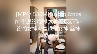 【新片速遞】 餐厅女厕全景偷拍身材苗条的极品美少妇鲍鱼被干黑了[98M/MP4/00:45]