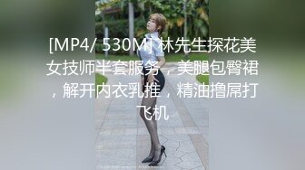 相貌清纯的新人贫乳妹子，模特身材黑丝大长腿，全裸自慰，月经来了带个避孕套插穴，流了很多血