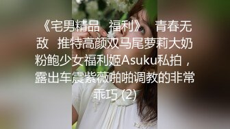 清纯甜美19美少女，两个小辫卡哇伊，闺蜜旁边自摸小穴，微毛小骚逼，翘起屁股，摇摆诱惑