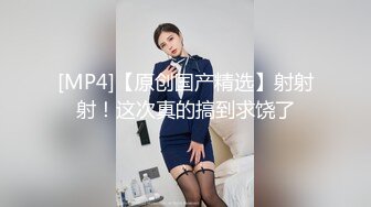 看样子是坐在前台就玩起来了