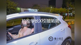 姐妹一起激情啪啪秀让小哥玩双飞,黑丝情趣姐姐享受完换妹子的