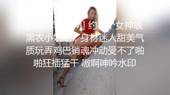 为了满足我这个丝足控，表妹新买了一双黑丝，在丝袜的按摩下滚烫的精液射满她的小嘴