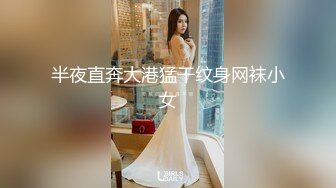 乖女儿又来了全程露脸跟妈妈一起大秀直播，被妈妈扒光了吃奶玩逼AV棒摩擦阴蒂，特写展示粉嫩还没几根毛毛