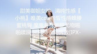 黑白3P 巨屌都无法满足这对美女们