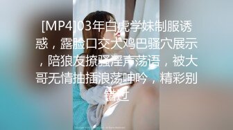 熟女阿姨偷情老外 又舔又亲 被无套输出 完事还送阿姨一条裙子 非常开心