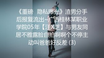 商场女厕全景偷拍美女职员的多毛小黑鲍