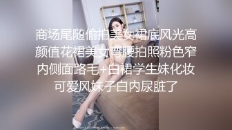 笔挺靓丽身材的小姐姐，居家穿着连衣裙站在镜子前赞叹自己的美颜 禁不住弹弹两只乳房，满意的笑了~