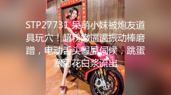 露出大神菠萝公园全裸露出挑战 身材不错 漂亮美乳 摄像师忍不住都调戏想在推到在草堆操她