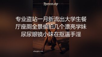 二指戏双穴，骚货爽不可言