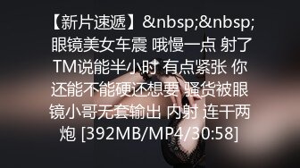 颜值不错的少妇激情小野猫露脸在家一个人自慰，性感的睡衣包裹不住诱人的奶子，大黑牛摩擦阴蒂自慰高潮