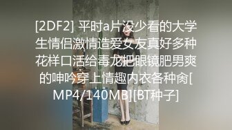 潜入公园女厕偷拍一个高跟制服少妇 不小心被发现了赶紧跑