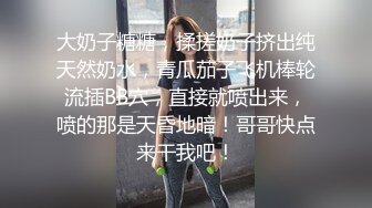 伪娘 菊花塞跳蛋 被小哥哥振动棒边插边撸 前高不停 抽搐 失禁尿尿狂喷 爽的不要不要的