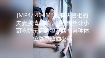 调教淫荡骚女友，全程露脸白丝情趣扒光了吃那玩逼