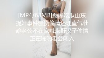 露出沉甸胸部诱惑的上司太太