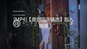 制服年轻小萝莉，被男友推到无情摧残，帮忙手指抠逼