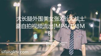 大学校服裤都还没脱的小母狗户外公园口交