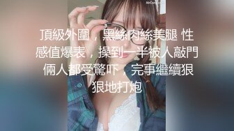 白皙长发丰满妹子，性感比基尼身材好棒，奶奶又白又大，俯视角度掰穴自慰道具插穴，白浆流