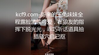 【极品人妻户外刺激车震】窗外人来人往，牛仔裤白虎御姐车内被无套内射骚逼