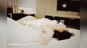 书呆子的女朋友把她的样子变成了一个辣妹并给了她的屁股