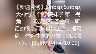 按摩店小阿吉就是喜欢玩熟女，骚货上传就给小哥舔鸡巴，让小哥吃奶子玩逼主动上位，各种体位爆草浪荡呻吟