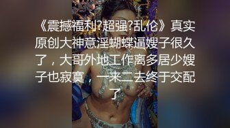 沟厕CP热裤MM小便,没想到起来的时候被她发现我了